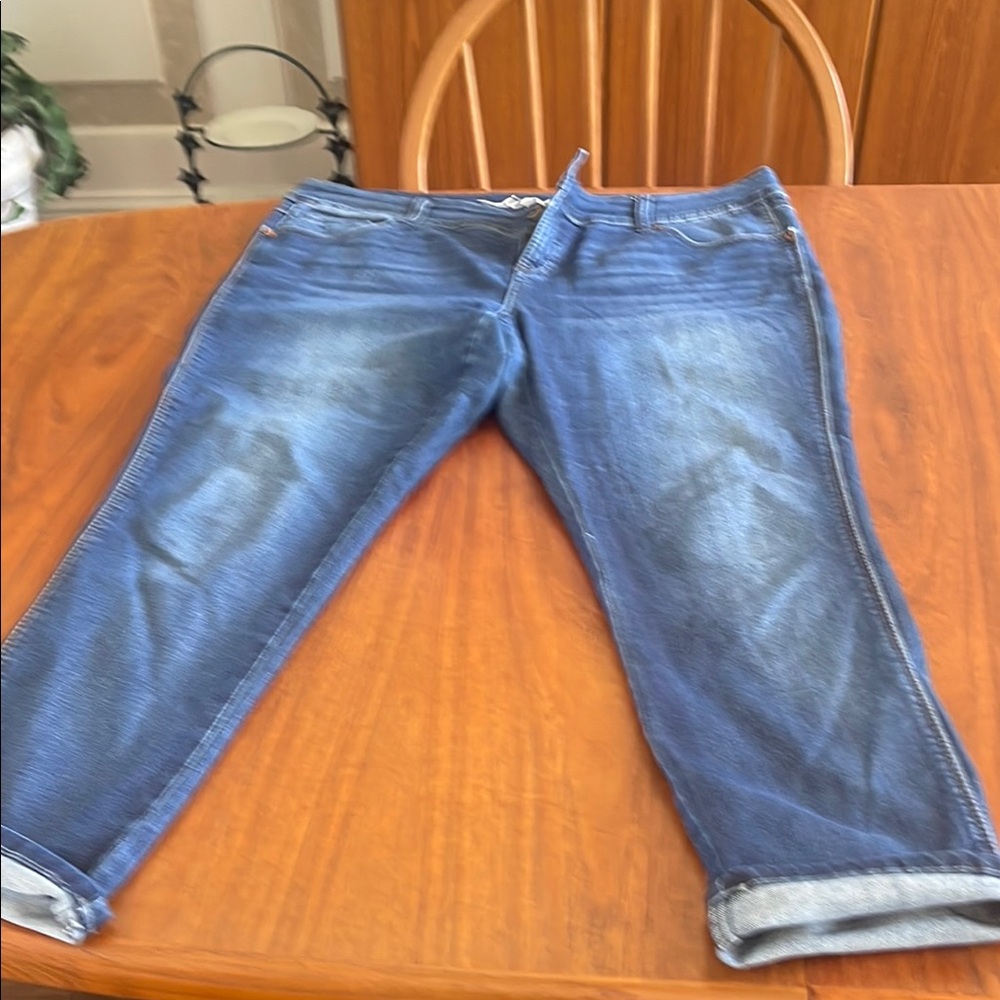 INC International Concepts Blue Cropped Woman’s Petite Jeans